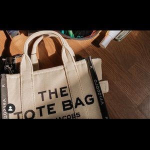 Marc Jacobs THE JACQUARD
MINI TOTE BAG warm sand